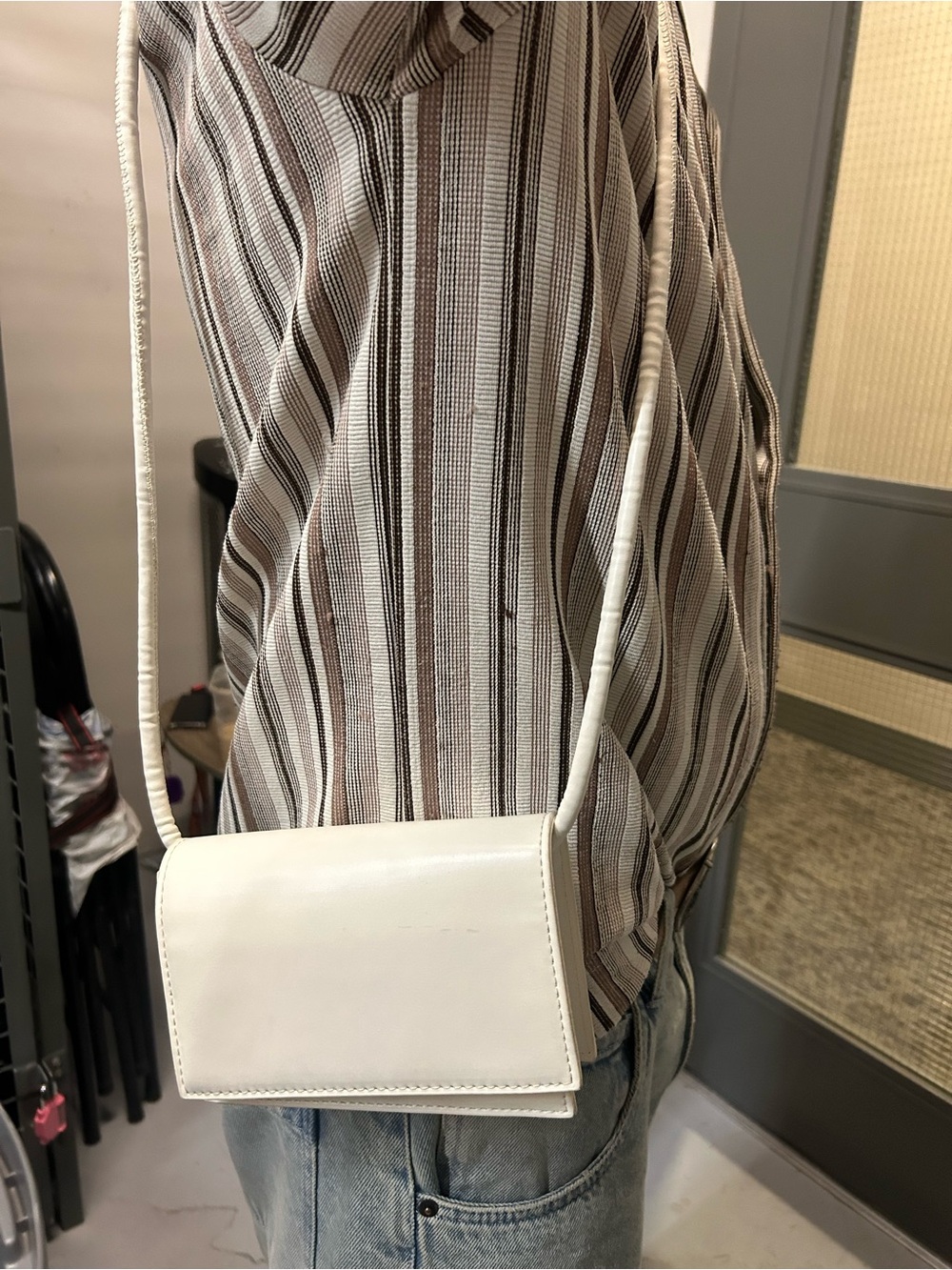 80’s vtg clean Minimalist White Crossbody Bag - Classic Everyday Style